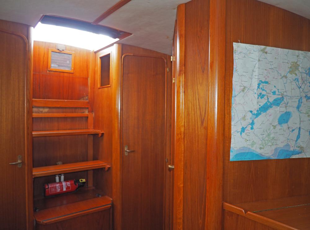 Salon, Accommodatie